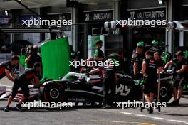 Oliver Bearman (GBR) Haas VF-24 in the pits. 13.09.2024. Formula 1 World Championship, Rd 17, Azerbaijan Grand Prix, Baku Street Circuit, Azerbaijan, Practice Day.