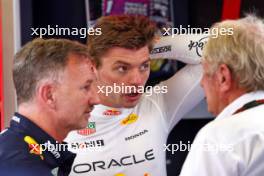 Max Verstappen (NLD) Red Bull Racing with Christian Horner (GBR) Red Bull Racing Team Principal and Dr Helmut Marko (AUT) Red Bull Motorsport Consultant. 13.09.2024. Formula 1 World Championship, Rd 17, Azerbaijan Grand Prix, Baku Street Circuit, Azerbaijan, Practice Day.