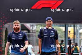 (L to R): Patrick Harding (GBR) Williams Racing Personal Trainer with Alexander Albon (THA) Williams Racing. 13.09.2024. Formula 1 World Championship, Rd 17, Azerbaijan Grand Prix, Baku Street Circuit, Azerbaijan, Practice Day.