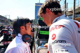 (L to R): Ayao Komatsu (JPN) Haas F1 Team Principal with Oliver Bearman (GBR) Haas F1 Team on the grid. 15.09.2024. Formula 1 World Championship, Rd 17, Azerbaijan Grand Prix, Baku Street Circuit, Azerbaijan, Race Day.