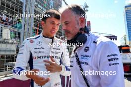 (L to R): Alexander Albon (THA) Williams Racing with James Urwin (GBR) Williams Racing Race Engineer on the grid. 15.09.2024. Formula 1 World Championship, Rd 17, Azerbaijan Grand Prix, Baku Street Circuit, Azerbaijan, Race Day.