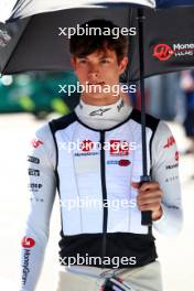 Oliver Bearman (GBR) Haas F1 Team on the grid. 15.09.2024. Formula 1 World Championship, Rd 17, Azerbaijan Grand Prix, Baku Street Circuit, Azerbaijan, Race Day.