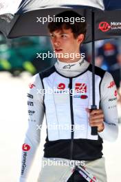 Oliver Bearman (GBR) Haas F1 Team on the grid. 15.09.2024. Formula 1 World Championship, Rd 17, Azerbaijan Grand Prix, Baku Street Circuit, Azerbaijan, Race Day.