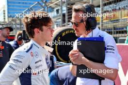 Franco Colapinto (ARG) Williams Racing with Gaetan Jego, Williams Racing Race Engineer on the grid. 15.09.2024. Formula 1 World Championship, Rd 17, Azerbaijan Grand Prix, Baku Street Circuit, Azerbaijan, Race Day.