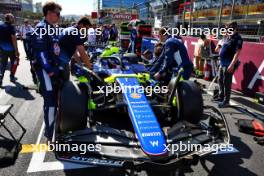 Franco Colapinto (ARG) Williams Racing FW46 on the grid. 15.09.2024. Formula 1 World Championship, Rd 17, Azerbaijan Grand Prix, Baku Street Circuit, Azerbaijan, Race Day.