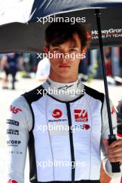 Oliver Bearman (GBR) Haas F1 Team on the grid. 15.09.2024. Formula 1 World Championship, Rd 17, Azerbaijan Grand Prix, Baku Street Circuit, Azerbaijan, Race Day.