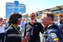 (L to R): Naomi Campbell (GBR) and Flavio Briatore (ITA) Alpine F1 Team Executive Advisor with Christian Horner (GBR) Red Bull Racing Team Principal on the grid. 15.09.2024. Formula 1 World Championship, Rd 17, Azerbaijan Grand Prix, Baku Street Circuit, Azerbaijan, Race Day.