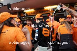 Race winner Oscar Piastri (AUS) McLaren celebrates with Andrea Stella (ITA) McLaren Team Principal; Lando Norris (GBR) McLaren; and the team. 15.09.2024. Formula 1 World Championship, Rd 17, Azerbaijan Grand Prix, Baku Street Circuit, Azerbaijan, Race Day.