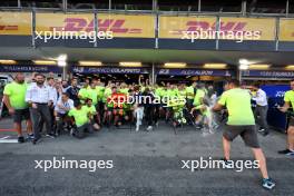 Franco Colapinto (ARG) Williams Racing; James Vowles (GBR) Williams Racing Team Principal; and Alexander Albon (THA) Williams Racing celebrate a double points finish with the team. 15.09.2024. Formula 1 World Championship, Rd 17, Azerbaijan Grand Prix, Baku Street Circuit, Azerbaijan, Race Day.