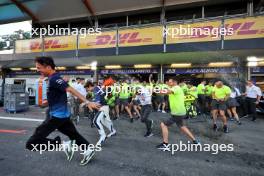 Franco Colapinto (ARG) Williams Racing; James Vowles (GBR) Williams Racing Team Principal; and Alexander Albon (THA) Williams Racing celebrate a double points finish with the team. 15.09.2024. Formula 1 World Championship, Rd 17, Azerbaijan Grand Prix, Baku Street Circuit, Azerbaijan, Race Day.