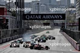 Charles Leclerc (MON) Ferrari SF-24 leads at the start of the race. 15.09.2024. Formula 1 World Championship, Rd 17, Azerbaijan Grand Prix, Baku Street Circuit, Azerbaijan, Race Day.