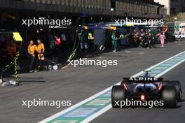 Pierre Gasly (FRA) Alpine F1 Team A524 in the pit lane for a pit stop with McLaren mechanics walking down to Parc Ferme. 15.09.2024. Formula 1 World Championship, Rd 17, Azerbaijan Grand Prix, Baku Street Circuit, Azerbaijan, Race Day.