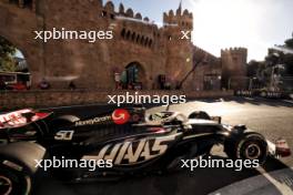 Oliver Bearman (GBR) Haas VF-24. 15.09.2024. Formula 1 World Championship, Rd 17, Azerbaijan Grand Prix, Baku Street Circuit, Azerbaijan, Race Day.