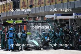 Lance Stroll (CDN) Aston Martin F1 Team AMR24 makes a pit stop. 15.09.2024. Formula 1 World Championship, Rd 17, Azerbaijan Grand Prix, Baku Street Circuit, Azerbaijan, Race Day.