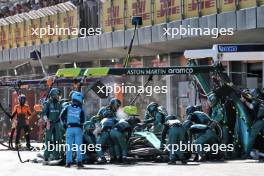 Lance Stroll (CDN) Aston Martin F1 Team AMR24 makes a pit stop. 15.09.2024. Formula 1 World Championship, Rd 17, Azerbaijan Grand Prix, Baku Street Circuit, Azerbaijan, Race Day.