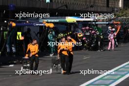 Alpine mechanics awaiting Pierre Gasly (FRA) Alpine F1 Team A524 for a pit stop whilst McLaren mechanics walk down to to Parc Ferme. 15.09.2024. Formula 1 World Championship, Rd 17, Azerbaijan Grand Prix, Baku Street Circuit, Azerbaijan, Race Day.