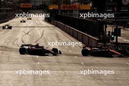 Charles Leclerc (MON) Ferrari SF-24 and Oscar Piastri (AUS) McLaren MCL38 battle for position. 15.09.2024. Formula 1 World Championship, Rd 17, Azerbaijan Grand Prix, Baku Street Circuit, Azerbaijan, Race Day.