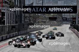 Charles Leclerc (MON) Ferrari SF-24 leads at the start of the race. 15.09.2024. Formula 1 World Championship, Rd 17, Azerbaijan Grand Prix, Baku Street Circuit, Azerbaijan, Race Day.