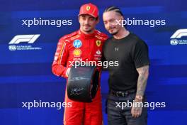 (L to R): Charles Leclerc (MON) Ferrari is presented with the Pirelli Pole Position Award by J Balvin (COL) Singer. 14.09.2024. Formula 1 World Championship, Rd 17, Azerbaijan Grand Prix, Baku Street Circuit, Azerbaijan, Qualifying Day.