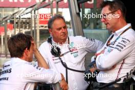 (L to R): Toto Wolff (GER) Mercedes AMG F1 Shareholder and Executive Director; Ron Meadows (GBR) Mercedes AMG F1 Sporting Director; Andrew Shovlin (GBR) Mercedes AMG F1 Trackside Engineering Director. 14.09.2024. Formula 1 World Championship, Rd 17, Azerbaijan Grand Prix, Baku Street Circuit, Azerbaijan, Qualifying Day.