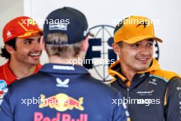 Lando Norris (GBR) McLaren with Carlos Sainz Jr (ESP) Ferrari and Max Verstappen (NLD) Red Bull Racing on the drivers' parade. 15.09.2024. Formula 1 World Championship, Rd 17, Azerbaijan Grand Prix, Baku Street Circuit, Azerbaijan, Race Day.