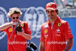 Carlos Sainz Jr (ESP) Ferrari on the drivers' parade. 15.09.2024. Formula 1 World Championship, Rd 17, Azerbaijan Grand Prix, Baku Street Circuit, Azerbaijan, Race Day.