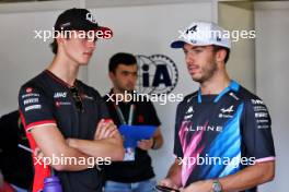 (L to R): Oliver Bearman (GBR) Haas F1 Team and pgaps on the drivers' parade. 15.09.2024. Formula 1 World Championship, Rd 17, Azerbaijan Grand Prix, Baku Street Circuit, Azerbaijan, Race Day.