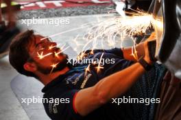 Williams Racing mechanic creates sparks working on the Williams Racing FW46. 12.09.2024. Formula 1 World Championship, Rd 17, Azerbaijan Grand Prix, Baku Street Circuit, Azerbaijan, Preparation Day.