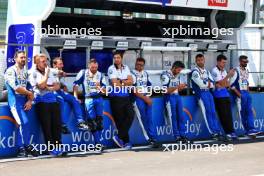 RB mechanics. 28.07.2024. Formula 1 World Championship, Rd 14, Belgian Grand Prix, Spa Francorchamps, Belgium, Race Day.