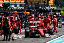 Carlos Sainz Jr (ESP) Ferrari SF-24 makes a pit stop. 28.07.2024. Formula 1 World Championship, Rd 14, Belgian Grand Prix, Spa Francorchamps, Belgium, Race Day.