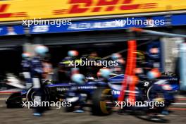 Logan Sargeant (USA) Williams Racing FW46 makes a pit stop. 28.07.2024. Formula 1 World Championship, Rd 14, Belgian Grand Prix, Spa Francorchamps, Belgium, Race Day.