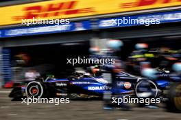 Logan Sargeant (USA) Williams Racing FW46 makes a pit stop. 28.07.2024. Formula 1 World Championship, Rd 14, Belgian Grand Prix, Spa Francorchamps, Belgium, Race Day.