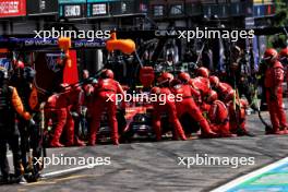 Carlos Sainz Jr (ESP) Ferrari SF-24 makes a pit stop. 28.07.2024. Formula 1 World Championship, Rd 14, Belgian Grand Prix, Spa Francorchamps, Belgium, Race Day.