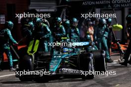 Fernando Alonso (ESP) Aston Martin F1 Team AMR24 makes a pit stop. 28.07.2024. Formula 1 World Championship, Rd 14, Belgian Grand Prix, Spa Francorchamps, Belgium, Race Day.