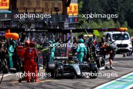 Lewis Hamilton (GBR) Mercedes AMG F1 W15 makes a pit stop. 28.07.2024. Formula 1 World Championship, Rd 14, Belgian Grand Prix, Spa Francorchamps, Belgium, Race Day.