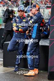 (L to R): Sergio Perez (MEX) Red Bull Racing with team mate Max Verstappen (NLD) Red Bull Racing in qualifying parc ferme. 27.07.2024. Formula 1 World Championship, Rd 14, Belgian Grand Prix, Spa Francorchamps, Belgium, Qualifying Day.