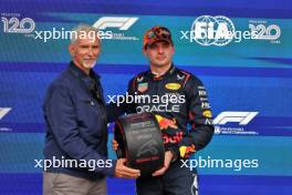 (L to R): Damon Hill (GBR) Sky Sports Presenter presents the Pirelli Pole Position Award to Max Verstappen (NLD) Red Bull Racing in qualifying parc ferme. 27.07.2024. Formula 1 World Championship, Rd 14, Belgian Grand Prix, Spa Francorchamps, Belgium, Qualifying Day.