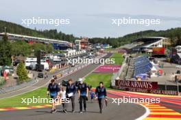 Logan Sargeant (USA) Williams Racing walks the circuit with the team. 25.07.2024. Formula 1 World Championship, Rd 14, Belgian Grand Prix, Spa Francorchamps, Belgium, Preparation Day.