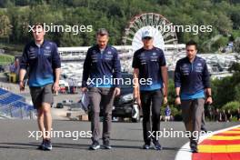 Logan Sargeant (USA) Williams Racing walks the circuit with the team. 25.07.2024. Formula 1 World Championship, Rd 14, Belgian Grand Prix, Spa Francorchamps, Belgium, Preparation Day.