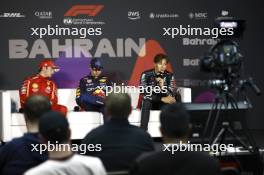 (L to R): Charles Leclerc (MON) Ferrari; Max Verstappen (NLD) Red Bull Racing; andf George Russell (GBR) Mercedes AMG F1, in the post qualifying FIA Press Conference. 01.03.2024. Formula 1 World Championship, Rd 1, Bahrain Grand Prix, Sakhir, Bahrain, Qualifying Day.