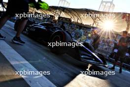 Alexander Albon (THA) Williams Racing FW46 in the pits. 01.03.2024. Formula 1 World Championship, Rd 1, Bahrain Grand Prix, Sakhir, Bahrain, Qualifying Day.