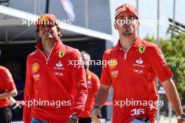 (L to R): Carlos Sainz Jr (ESP) Ferrari with Charles Leclerc (MON) Ferrari. 01.03.2024. Formula 1 World Championship, Rd 1, Bahrain Grand Prix, Sakhir, Bahrain, Qualifying Day.
