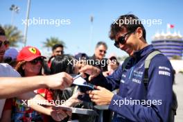 Alexander Albon (THA) Williams Racing with fans. 01.03.2024. Formula 1 World Championship, Rd 1, Bahrain Grand Prix, Sakhir, Bahrain, Qualifying Day.