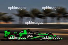 Zhou Guanyu (CHN) Sauber C44.  01.03.2024. Formula 1 World Championship, Rd 1, Bahrain Grand Prix, Sakhir, Bahrain, Qualifying Day.