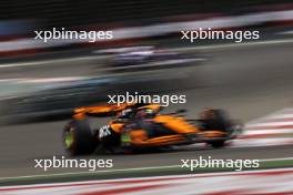 Oscar Piastri (AUS) McLaren MCL38. 02.03.2024. Formula 1 World Championship, Rd 1, Bahrain Grand Prix, Sakhir, Bahrain, Race Day.