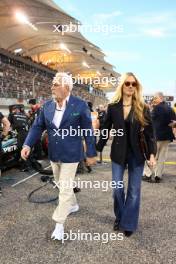 Lawrence Stroll (CDN) Aston Martin F1 Team Investor with his wife Raquel Stroll (BRA) on the grid. 02.03.2024. Formula 1 World Championship, Rd 1, Bahrain Grand Prix, Sakhir, Bahrain, Race Day.