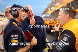 (L to R): Adrian Newey (GBR) Red Bull Racing Chief Technical Officer with Jeremy Clarkson (GBR) and Zak Brown (USA) McLaren Executive Director on the grid. 02.03.2024. Formula 1 World Championship, Rd 1, Bahrain Grand Prix, Sakhir, Bahrain, Race Day.