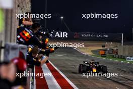 Race winner Max Verstappen (NLD) Red Bull Racing RB20 takes the chequered flag at the end of the race. 02.03.2024. Formula 1 World Championship, Rd 1, Bahrain Grand Prix, Sakhir, Bahrain, Race Day.