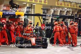 Carlos Sainz Jr (ESP) Ferrari SF-24 makes a pit stop. 02.03.2024. Formula 1 World Championship, Rd 1, Bahrain Grand Prix, Sakhir, Bahrain, Race Day.