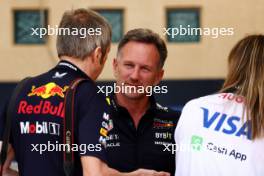 Christian Horner (GBR) Red Bull Racing Team Principal with Mark Thompson (GBR) Getty Imags Photographer (Left). 02.03.2024. Formula 1 World Championship, Rd 1, Bahrain Grand Prix, Sakhir, Bahrain, Race Day.